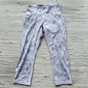 Lululemon Size 8 Mesh Panel Leggings Lavender Grey Abstract Print Run Train